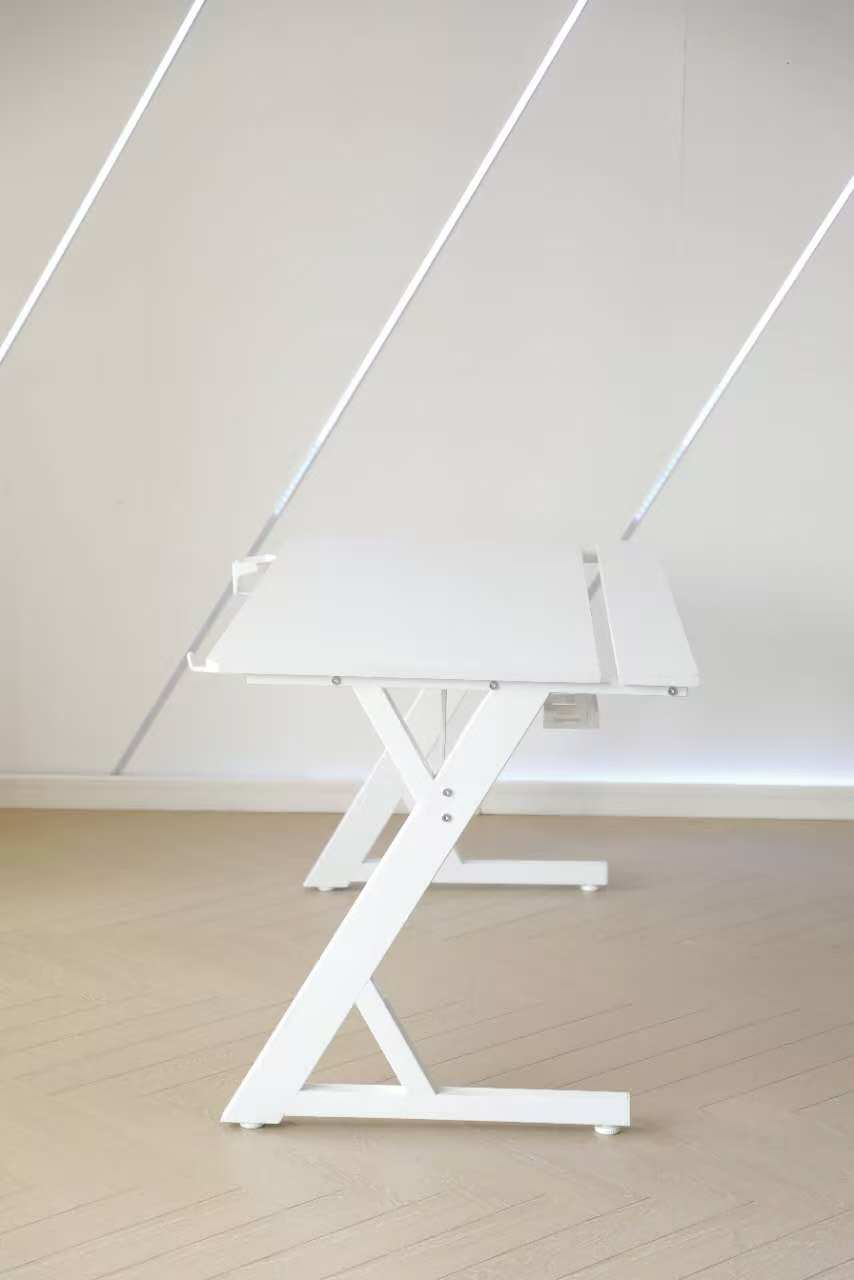 THE DESK THAT SURVIVES REAL LIFE BUDGETS